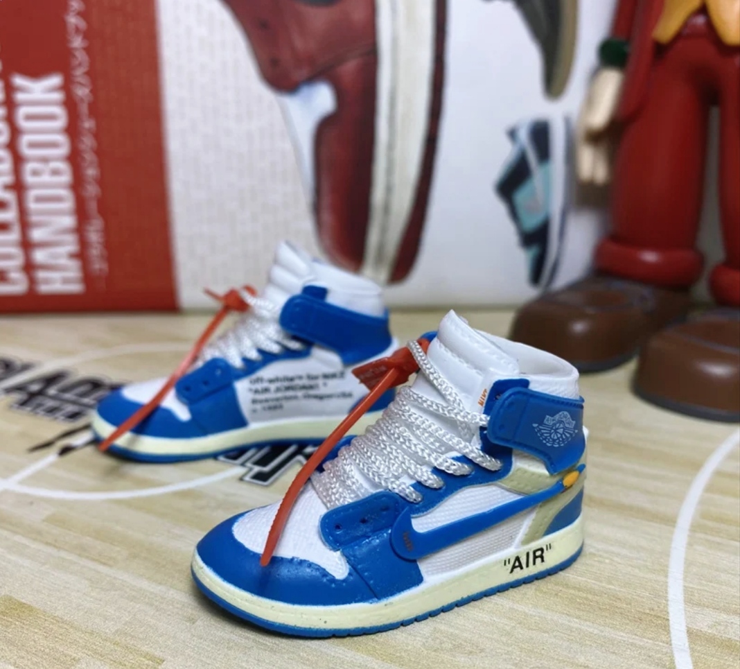 Porte clés mini Sneakers Jordan 1 off white UNC