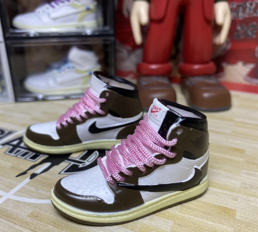 Porte clés mini sneakers Jordan 1 Travis Scott